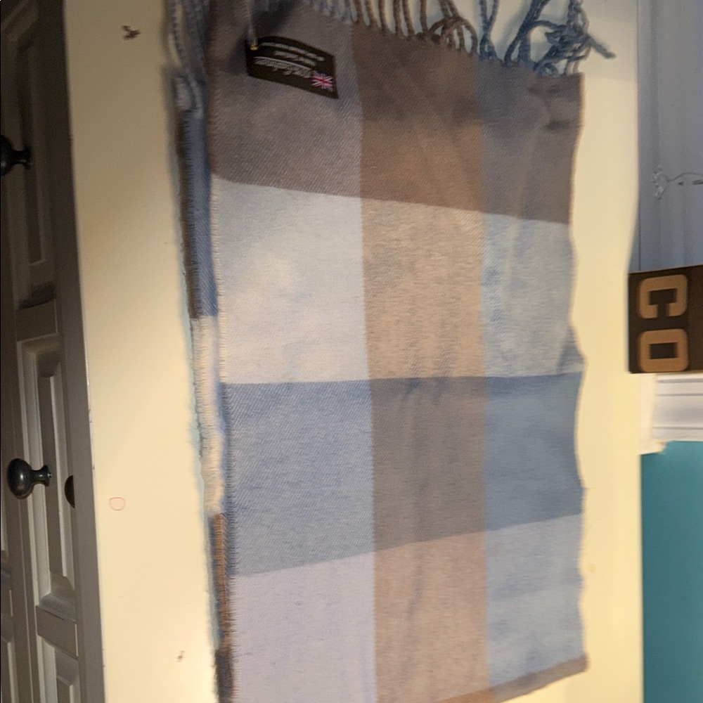 100% Cashmere Plaid Fringe Scarf in Blue and Beige